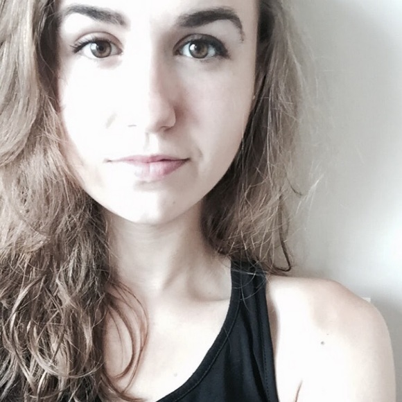 Meet your Posher, Sierra - Picture 1 of 1